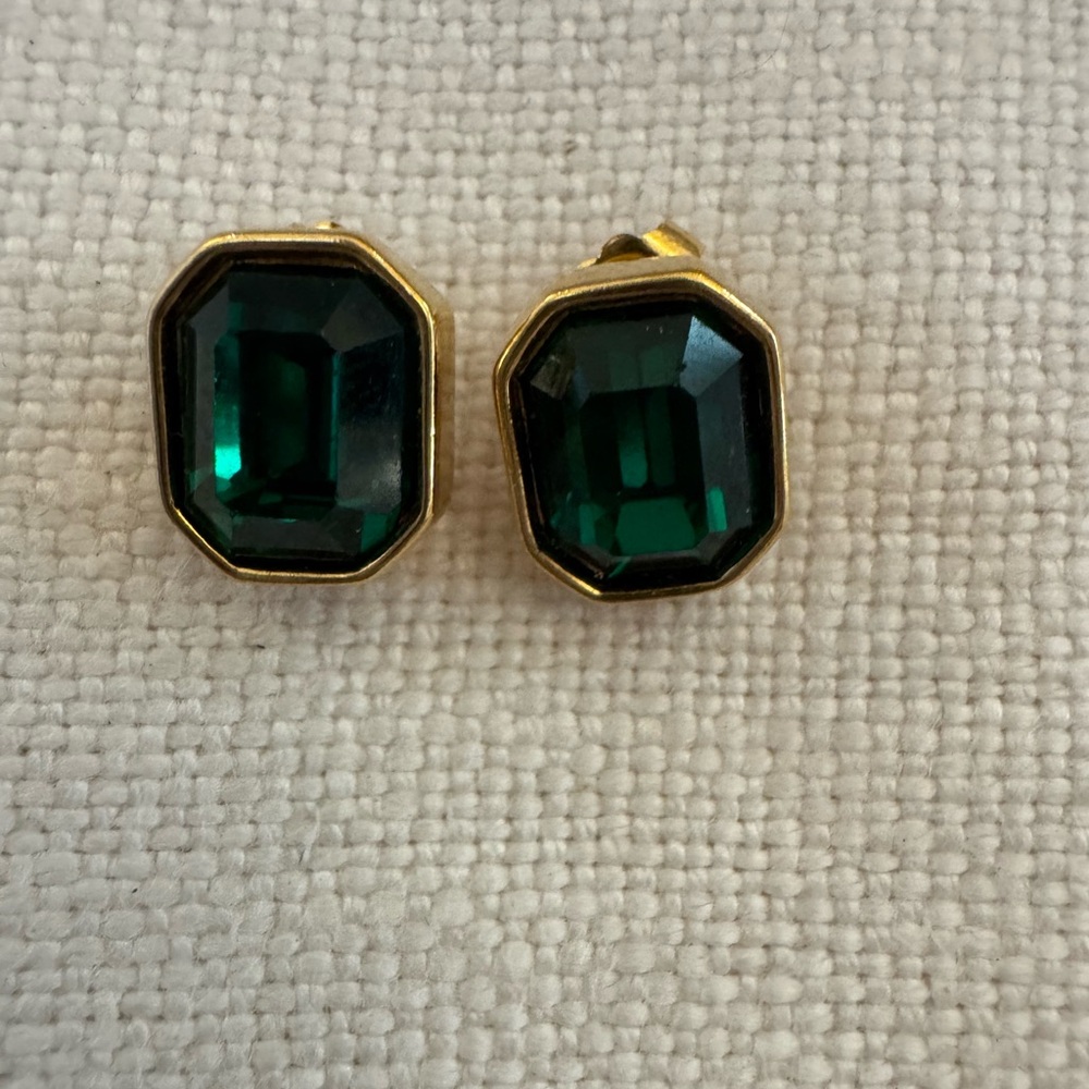 Salo Elegant Gold and Green Stud Earrings. NWOT. Stunning.